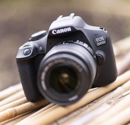 Фотоапарат Canon EOS 2000D